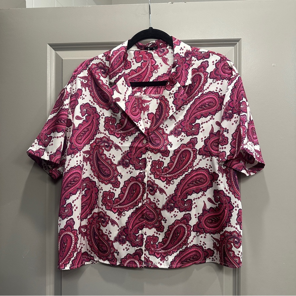 Express Pink Paisley short sleeve button up